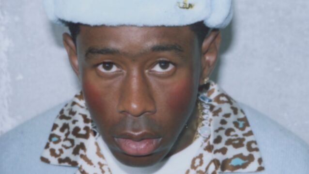 Tyler, the Creator poseeraa kameraa kohti. Tyler the Creator debytoi valkokankaalla.