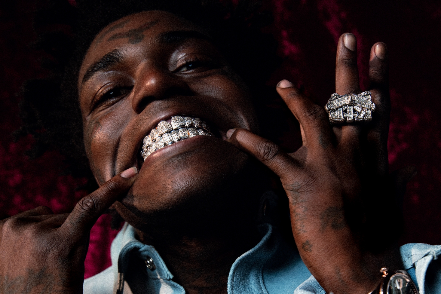 Kodak Black pitää sormillaan kiinni suustaan. Rap-artisti Kodak Blackin ensimmäinen Kick-lähetys sai dramaattisen käänteen.