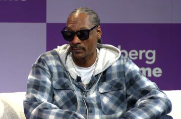 Snoop Dogg Bloombergin podcastissa. Snoop Dogg paljasti Missionary-albumin salat podcastissa.