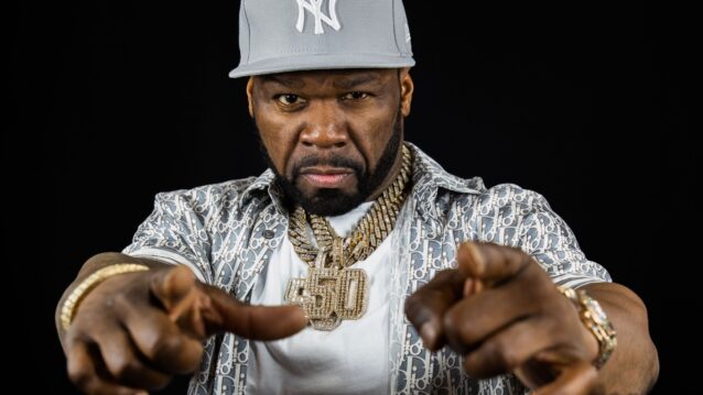 50 Cent osoittaa sormilla kameraa. 50 Cent Tallinnan Laululavalle elokuussa!