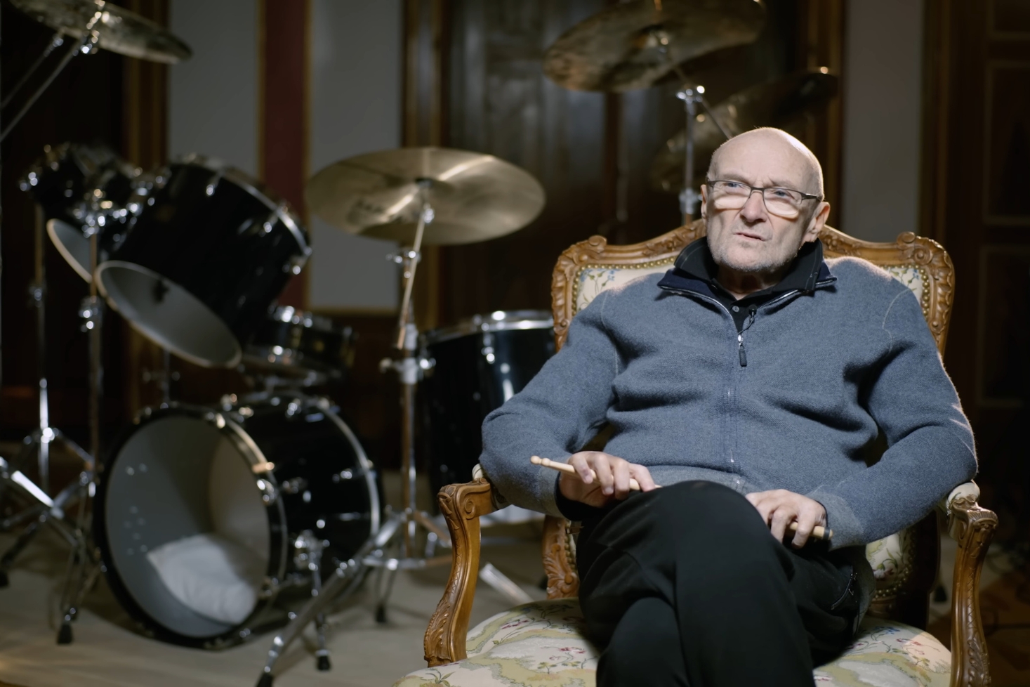 Phil Collins avautuu terveydestään Phil Collins: Drummer First -dokumentissa.