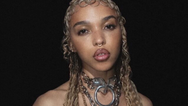 FKA twigs poseeraa kameraa kohti. Kanye Westin tytär yllättää räppäämällä japaniksi!